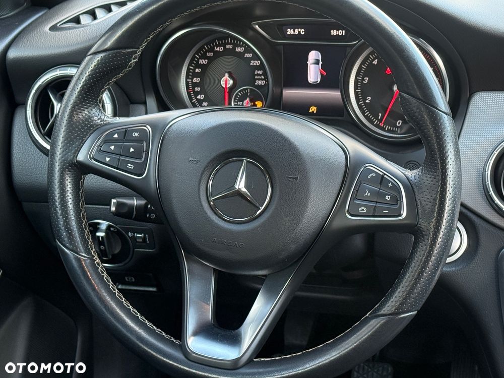 Mercedes-Benz CLA 200 Urban - 15