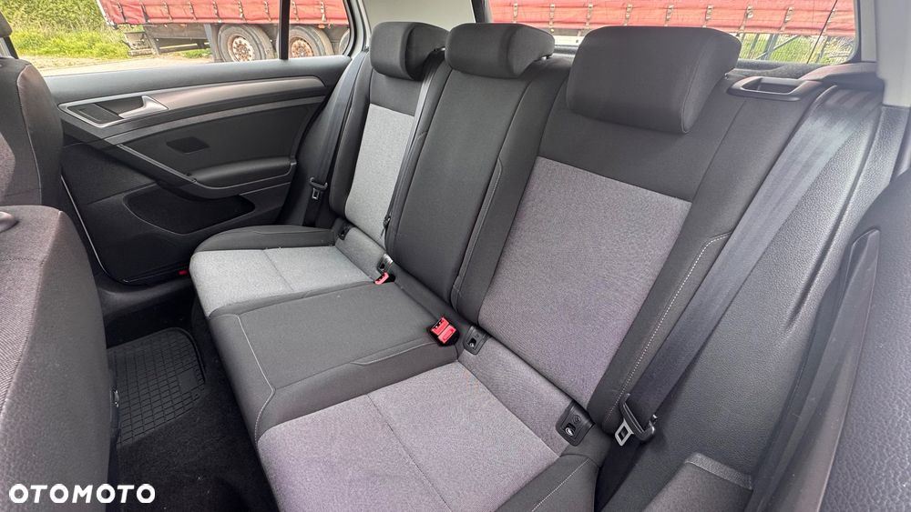 Volkswagen Golf 1.6 TDI BlueMotion Comfortline - 35