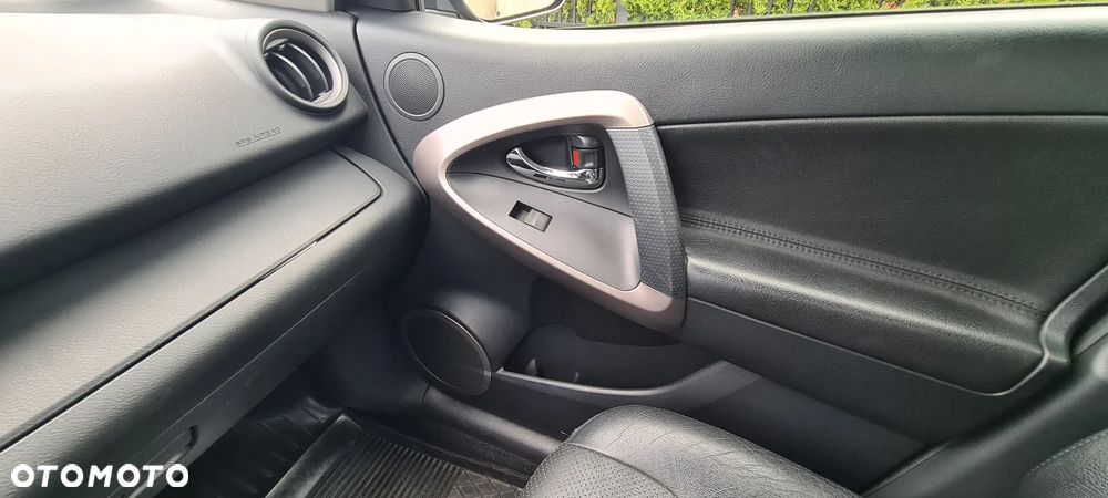 Toyota RAV4 2.2 D-4D Premium - 19