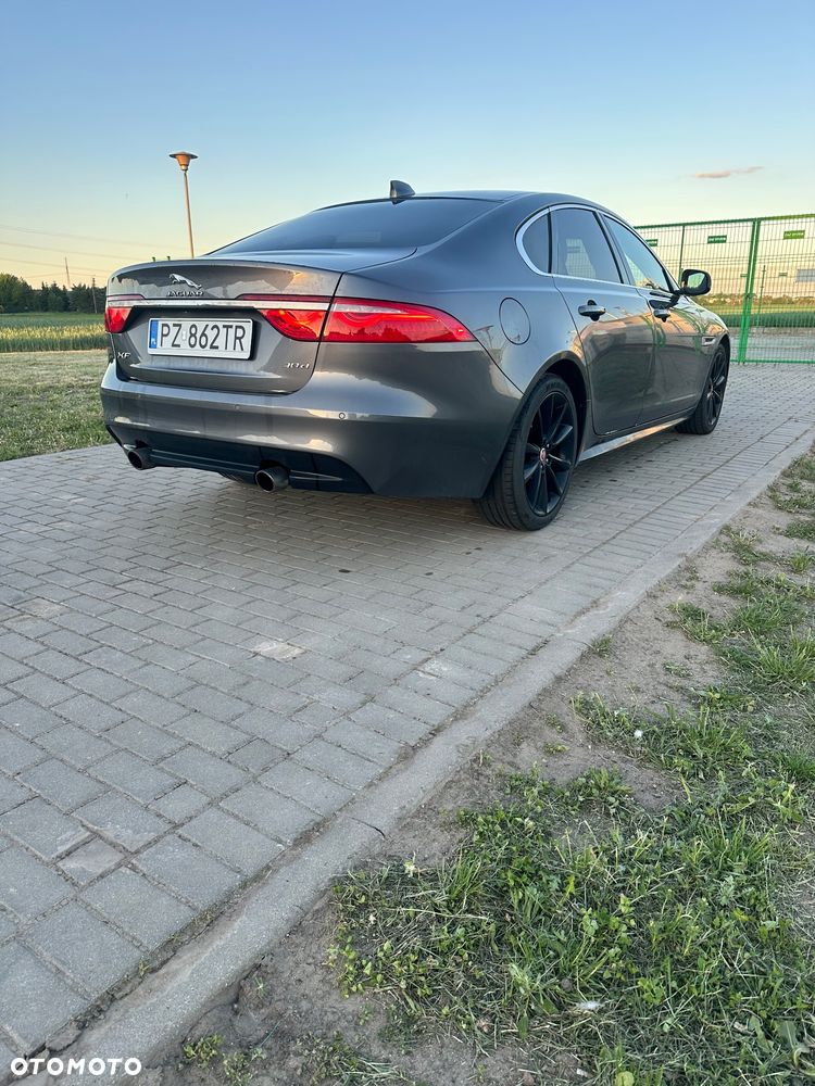 Jaguar XF 3.0 TDV6 R-Sport - 4