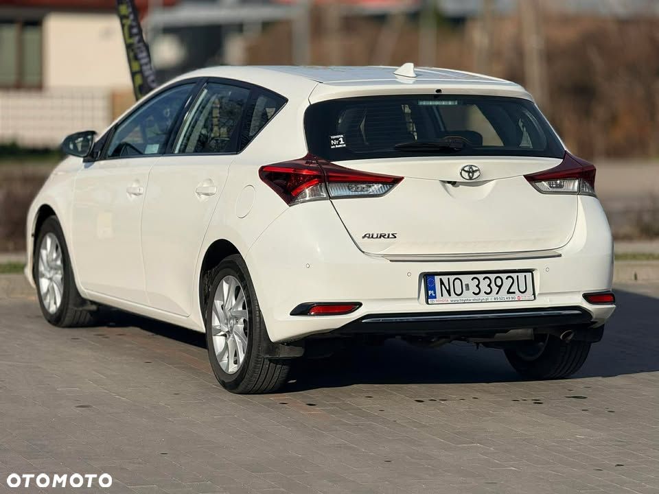 Toyota Auris 1.6 Premium - 3