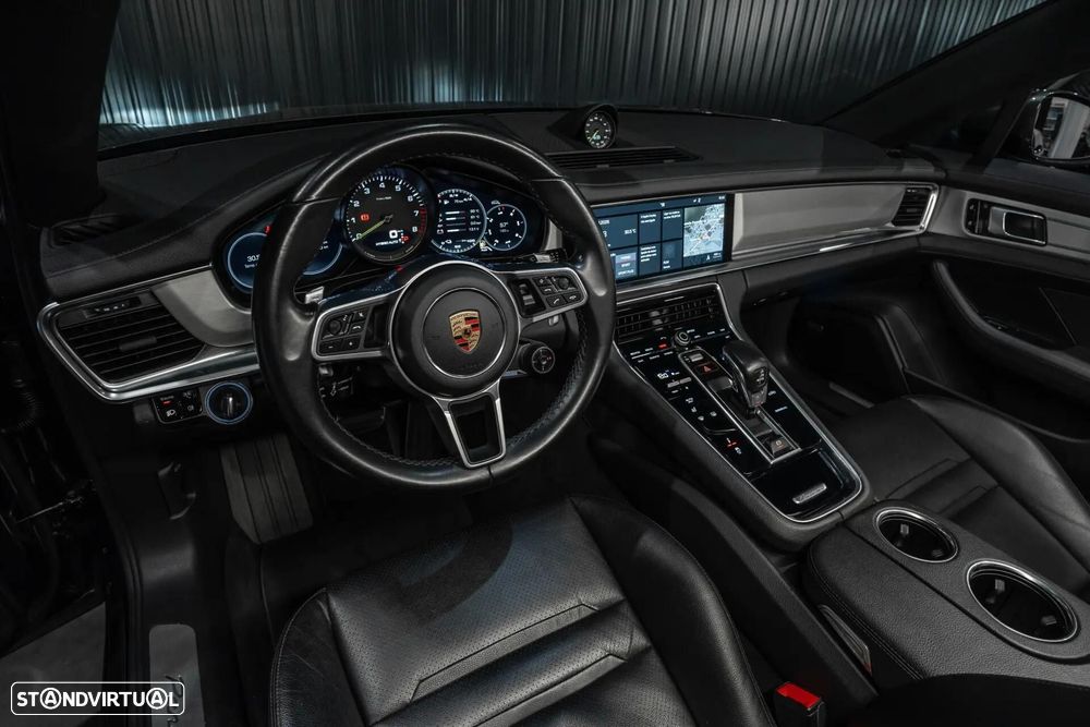 Porsche Panamera 4 E-Hybrid - 22