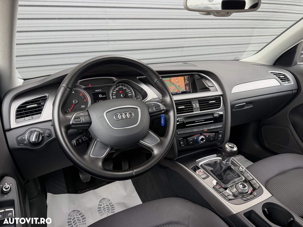 Audi A4 Limuzina 2.0 TDI DPF clean S line Sportpaket - 11