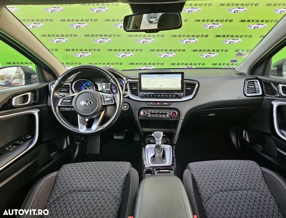 Kia Ceed - 11