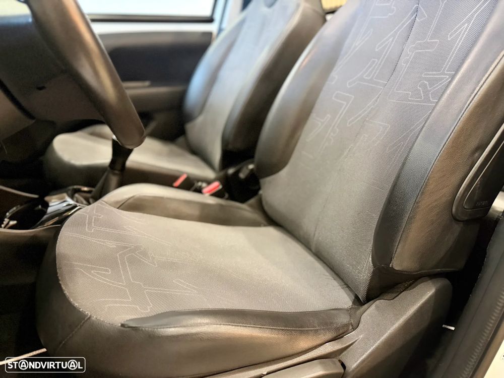 Toyota Aygo x-wave - 33