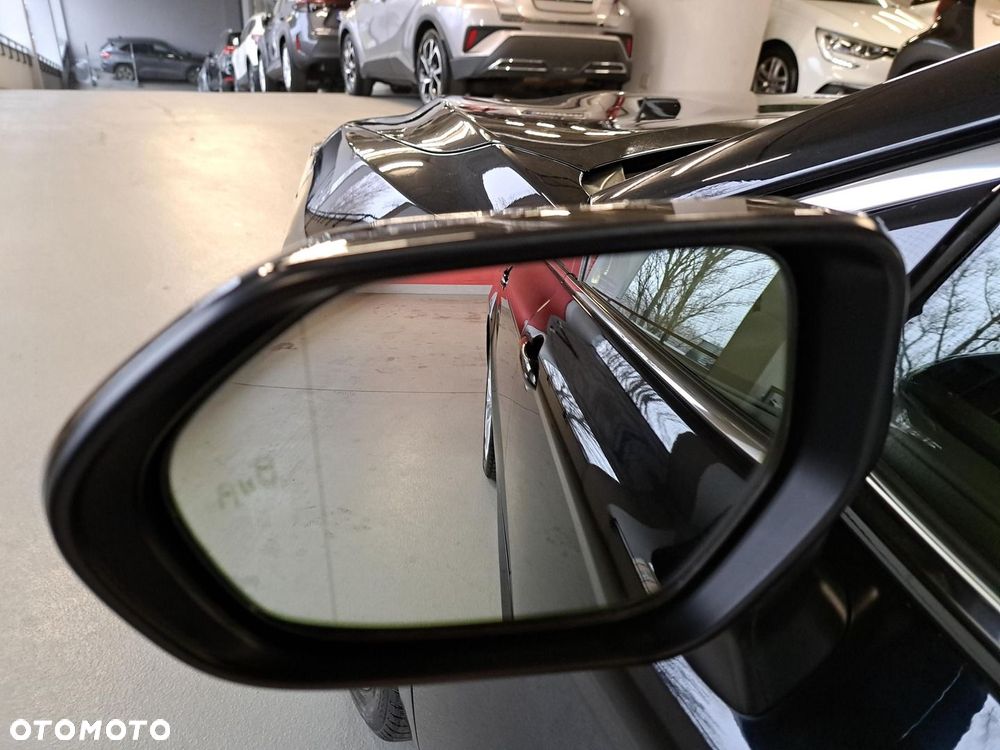 Toyota Camry 2.5 Hybrid Executive CVT - 38