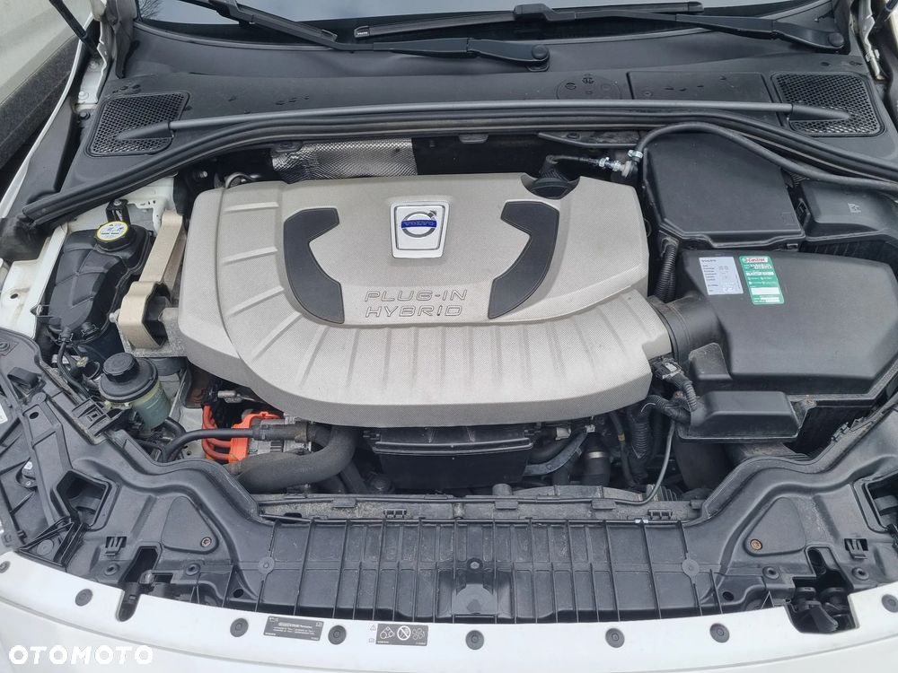 Volvo V60 D6 AWD Plug-in Hybrid R-Design Summum - 30