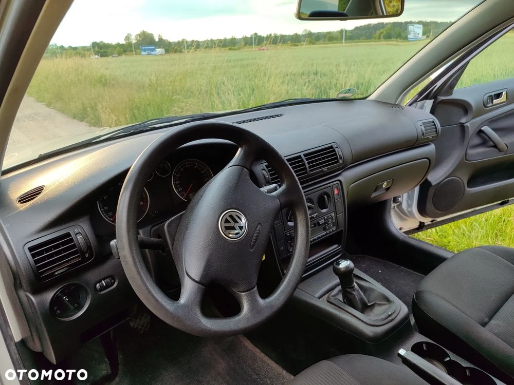 Volkswagen Passat 1.6 - 20