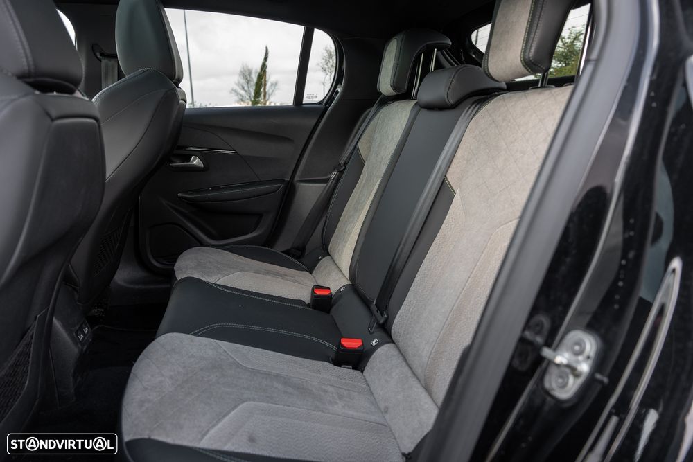 Peugeot e-208 GT - 13