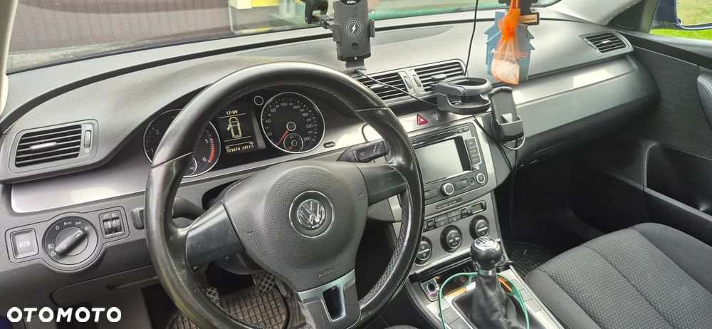 Volkswagen Passat 2.0 TDI DPF BlueMotion Technology Comfortline - 4