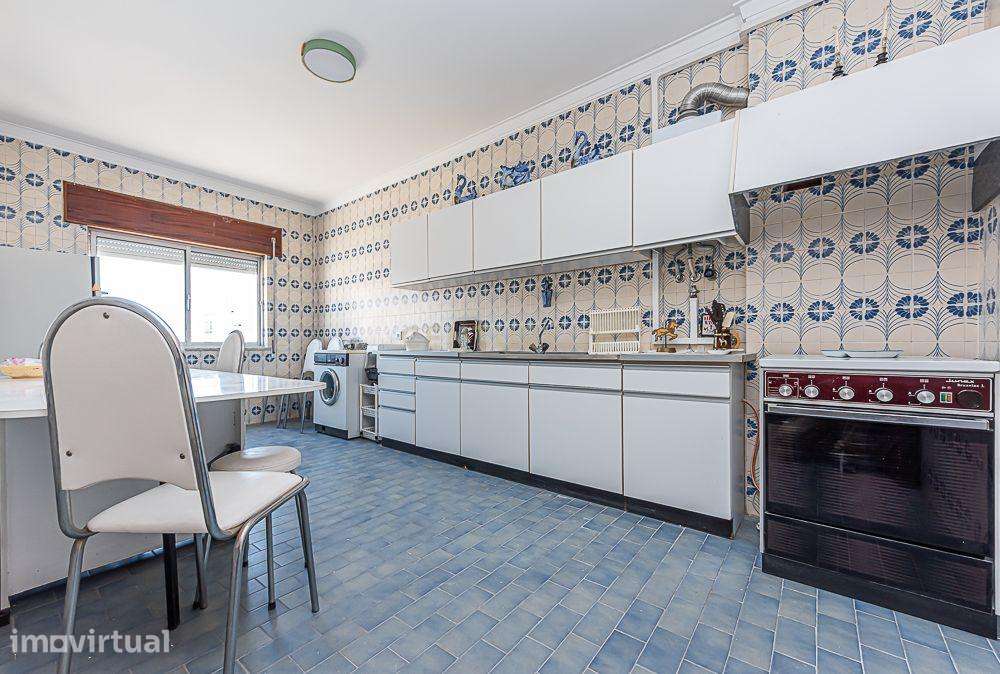 Apartamento T3 em bom estado de conservação com áreas generosas, S. Se - Grande imagem: 5/23
