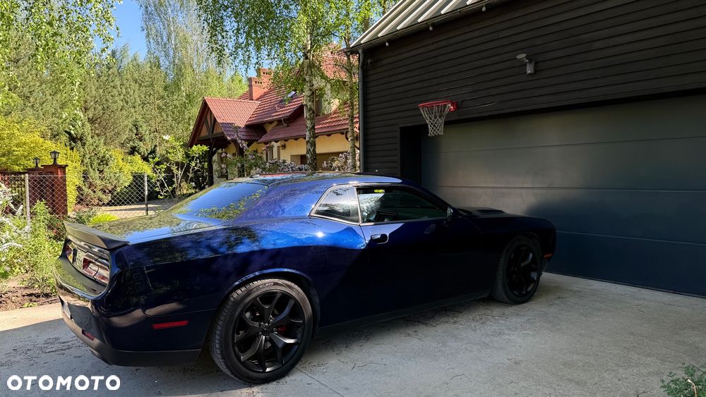 Dodge Challenger - 12