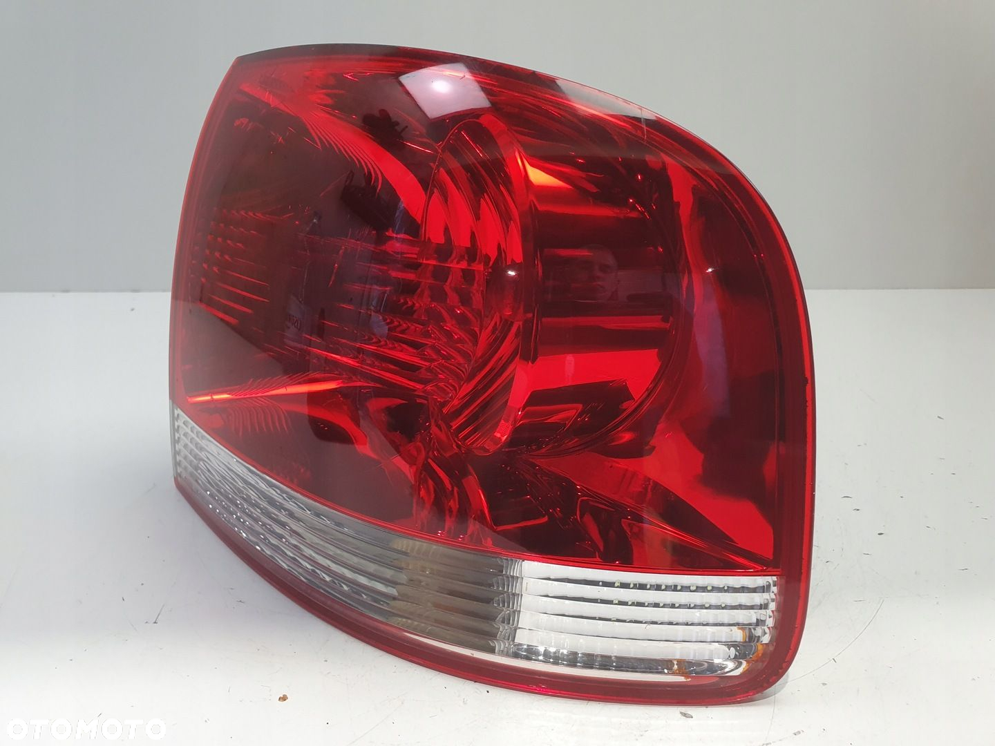 Vw Touareg I 02-06 TYLNA LAMPA PRAWA prawy tył pasażera 28258002 - 2