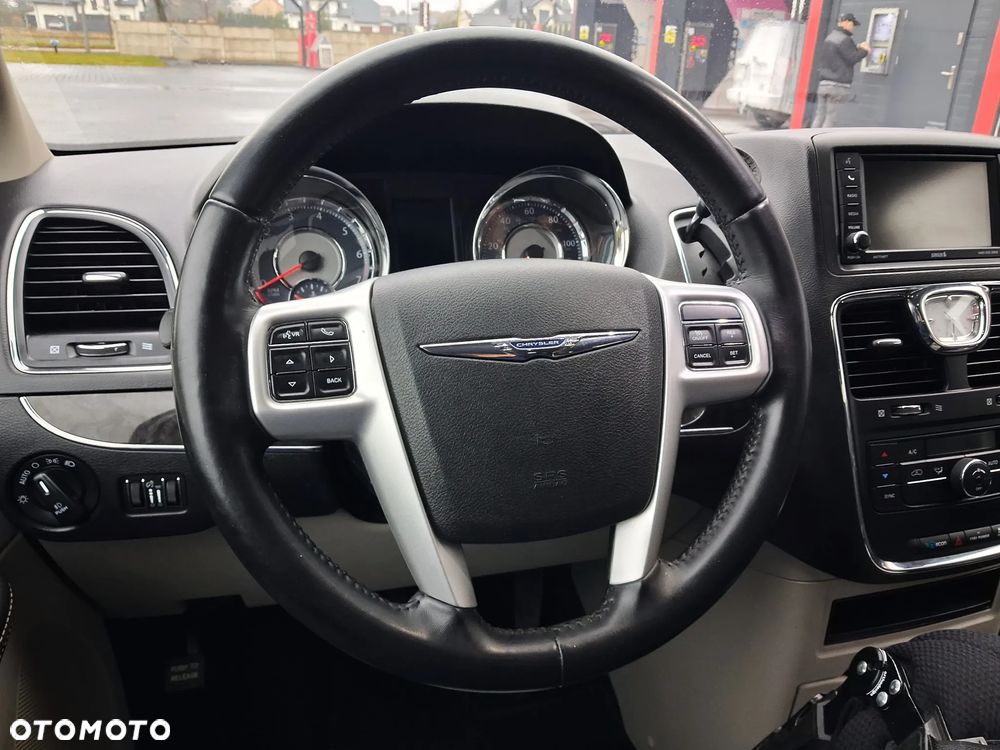 Chrysler Town & Country 3.6 Touring - 32