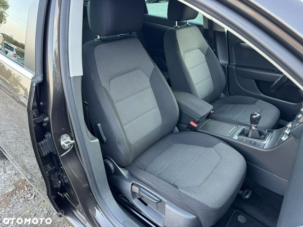Volkswagen Passat - 14