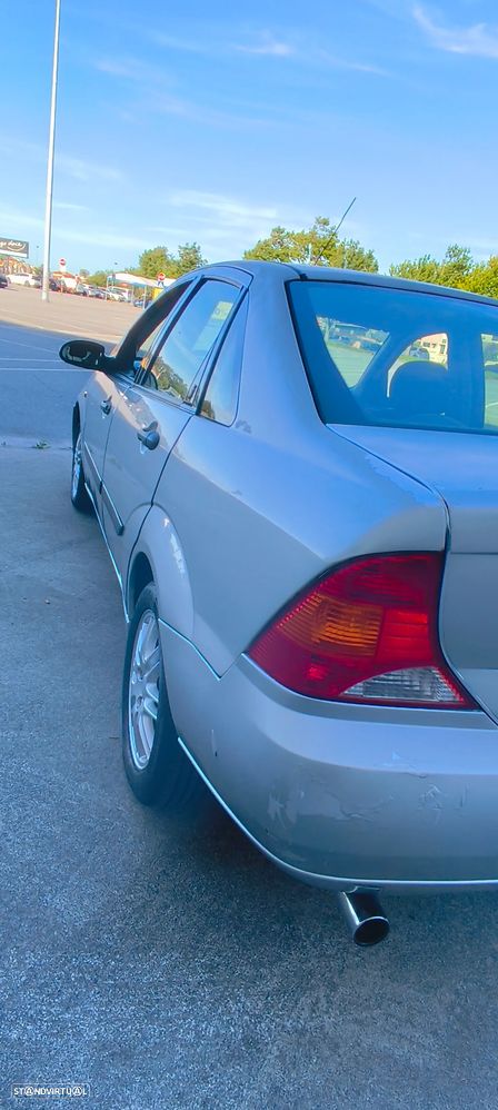 Ford Focus 1.6 Ghia - 2