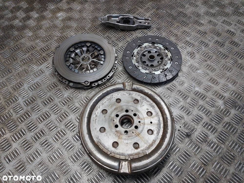 KOŁO DWUMASOWE + TARCZA + DOCISK + ŁOŻYSKO VOLKSWAGEN GOLF VI 2.0 TDI - 6