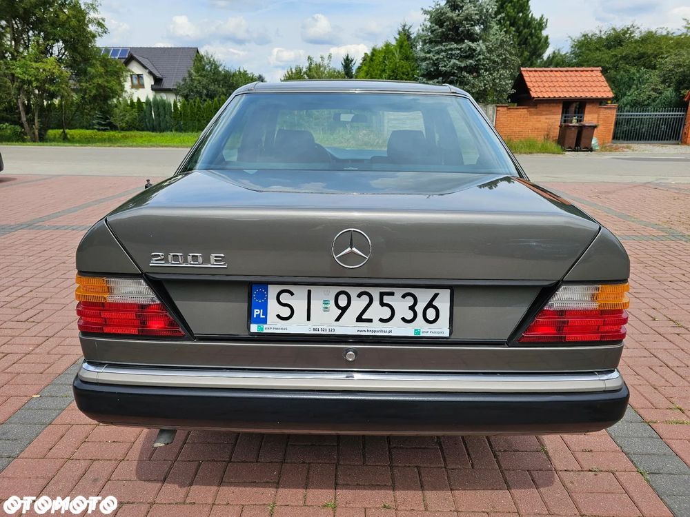 Mercedes-Benz W124 (1984-1993) ver-standard - 12