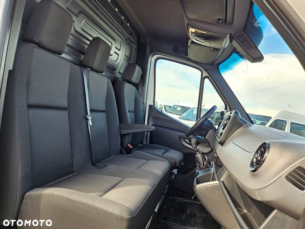 Mercedes-Benz Sprinter - 37