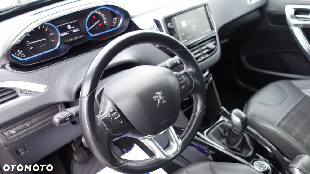 Peugeot 2008 1.2 Pure Tech Allure S&S - 14