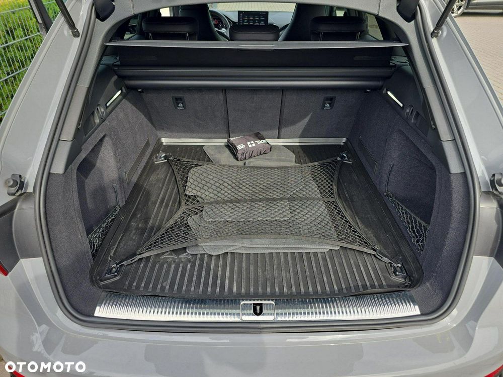 Audi RS4 Limousine - 15