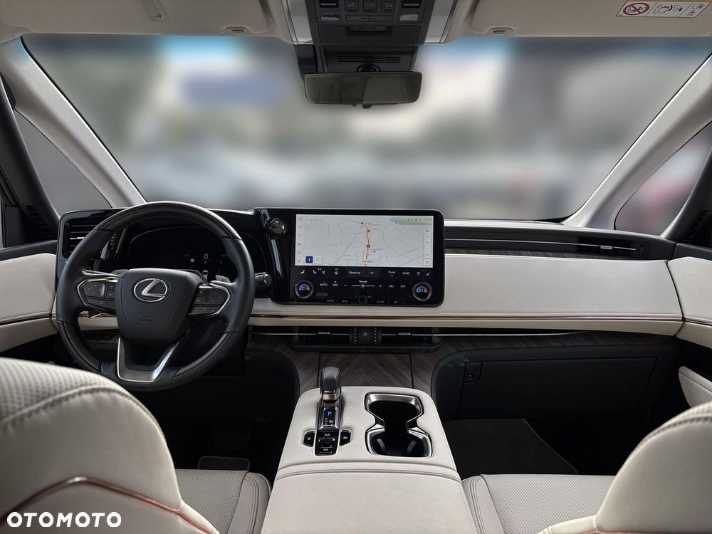 Lexus LM - 8