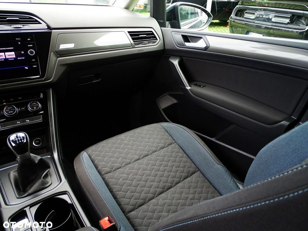 Volkswagen Touran - 36