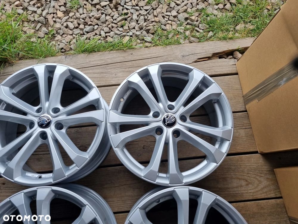 SKODA OCTAVIA 3,VW GOLF 7,TOURAN,SEAT LEON 3 7.5x17 ET35 5X112 super stan - 5