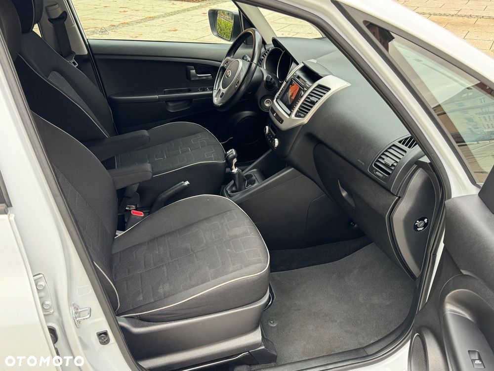 Kia Venga - 12