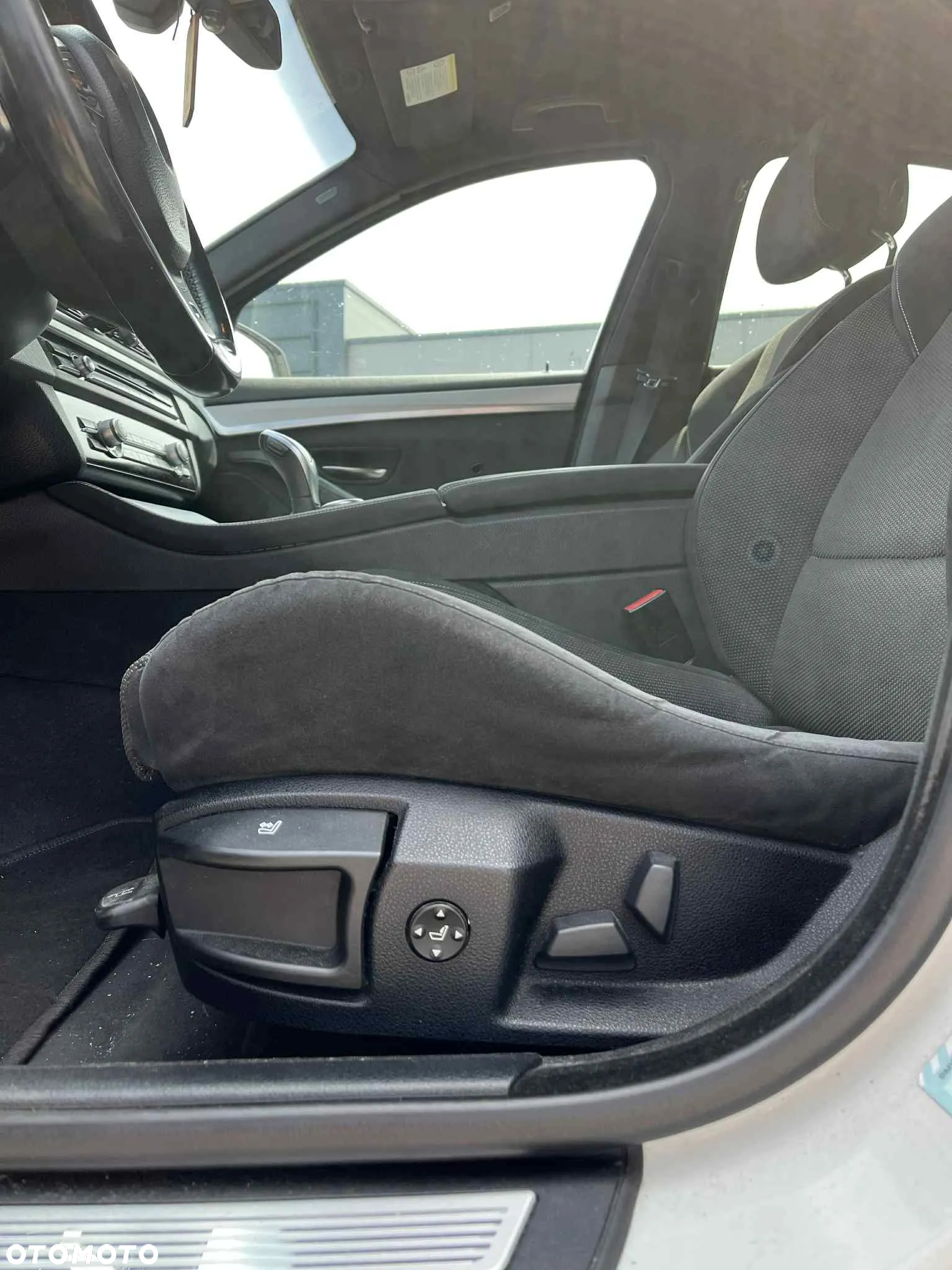 BMW Seria 5 528i xDrive - 12