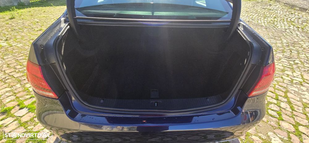 Mercedes-Benz E 300 BLUETEC Hybrid Avantgarde - 12