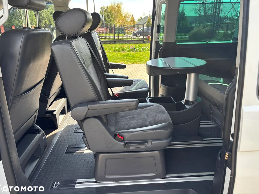 Volkswagen Multivan - 12
