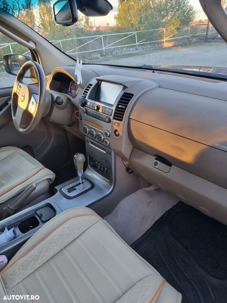 Nissan Pathfinder - 2