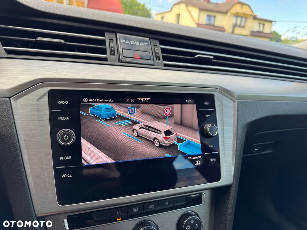 Volkswagen Passat 1.6 TDI SCR DSG Conceptline - 30