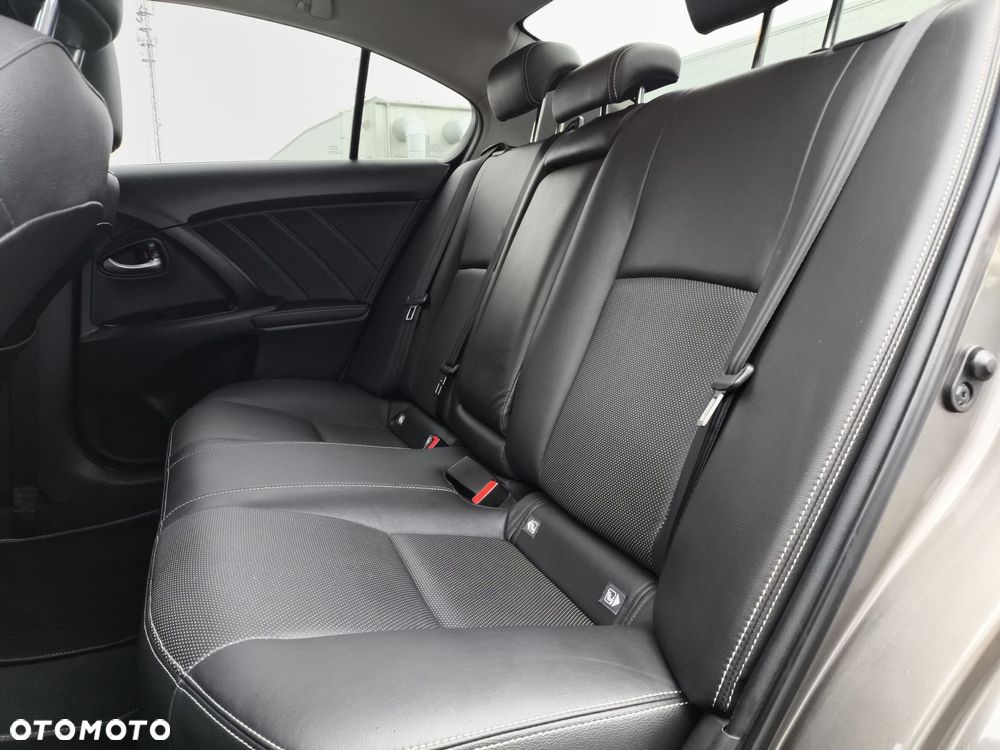 Toyota Avensis 2.0 Premium MS - 11