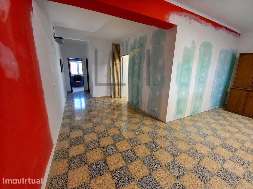 Moradia T4 em Igreja Nova com 2 Pisos e 1.153 m² de Terreno - Grande imagem: 4/17