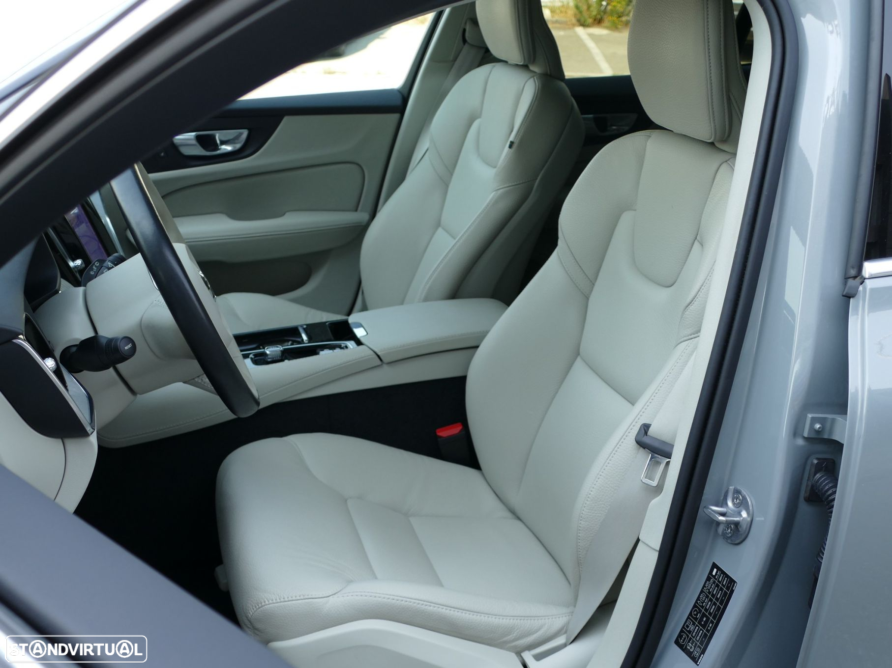 Volvo V60 2.0 T6 AWD TE Core - 24