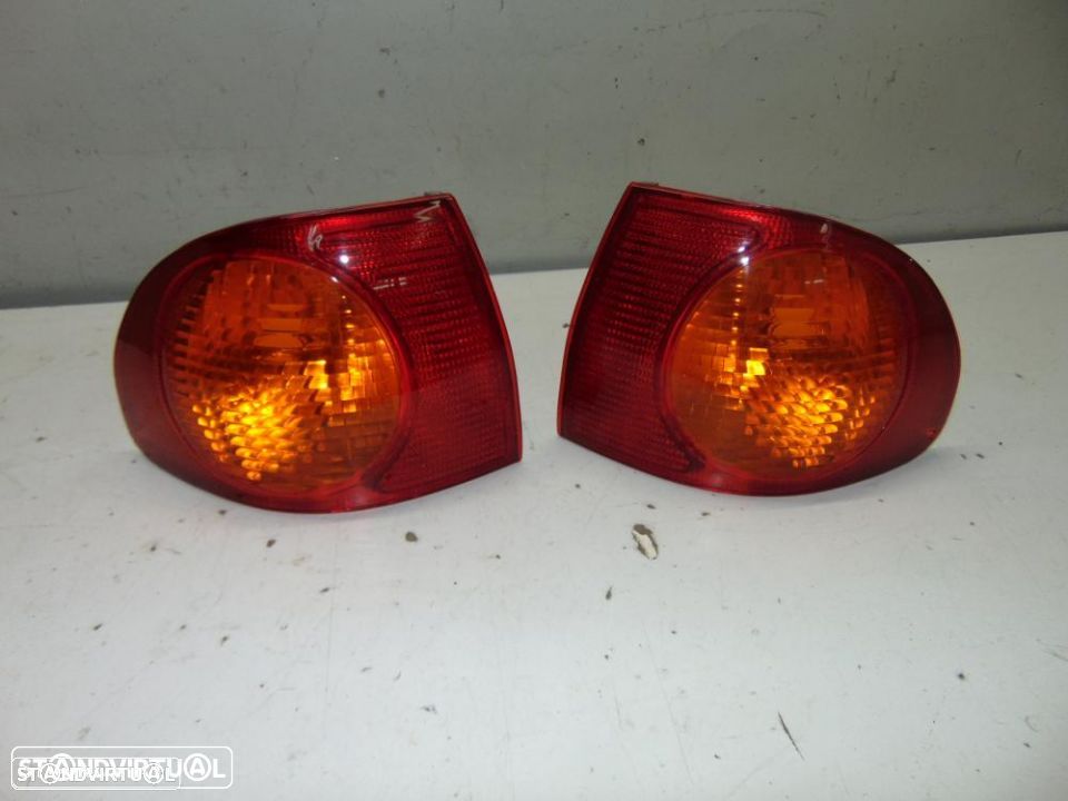 Toyota Corolla 1998 farolins de trás - 1