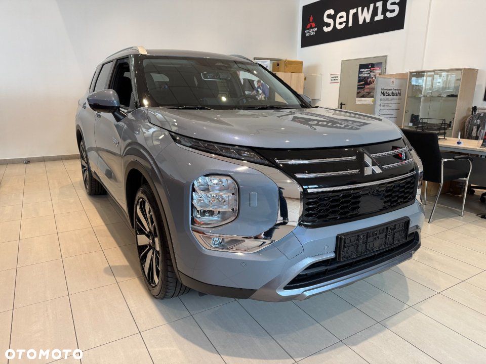 Mitsubishi Outlander - 2