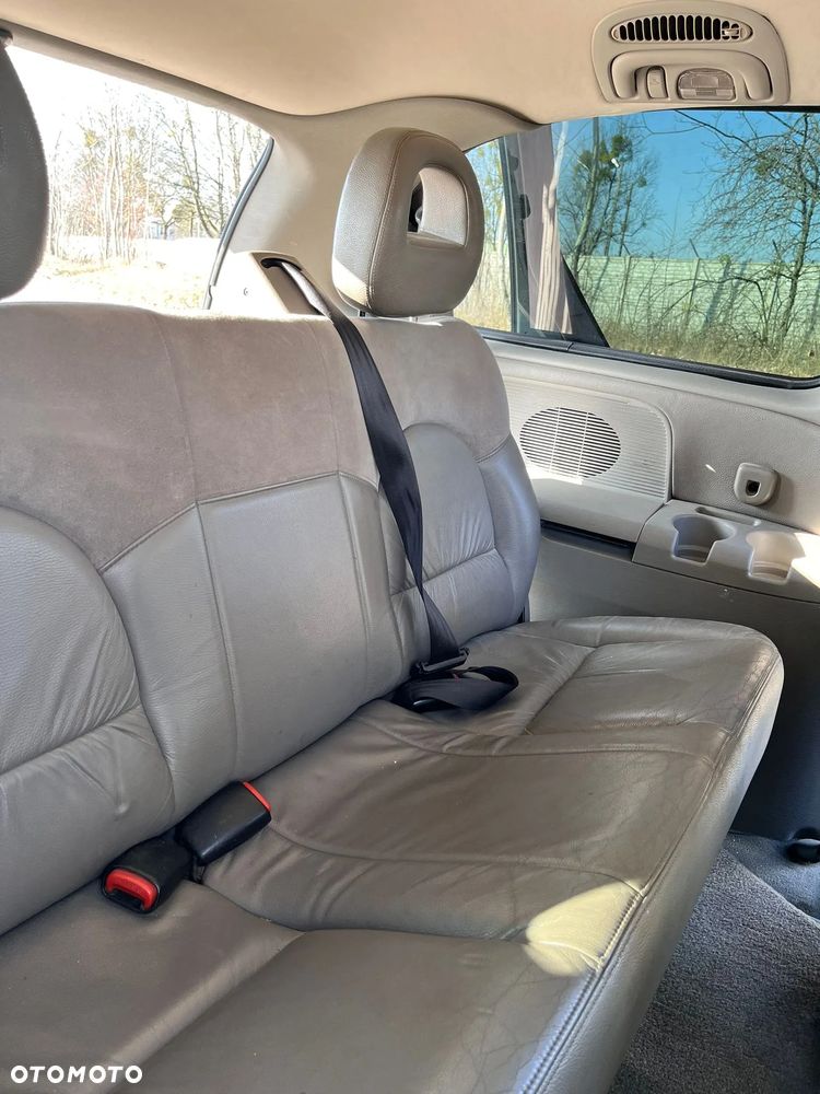 Chrysler Grand Voyager 3.3L Limited - 21