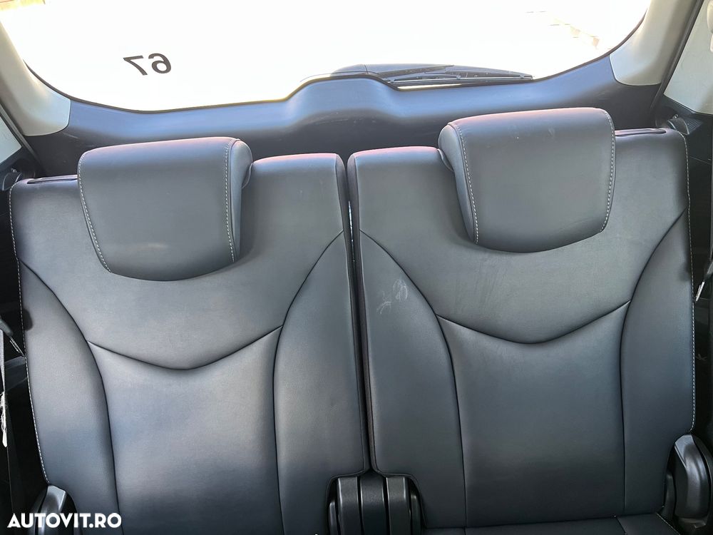 Toyota Prius+ - 11