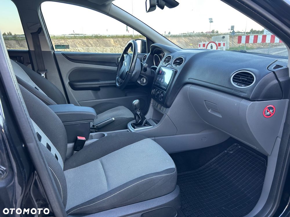 Ford Focus 1.8 Style+ - 9
