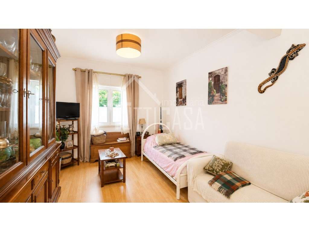 Apartamento T1 renovado em Olival Basto - Grande imagem: 2/19