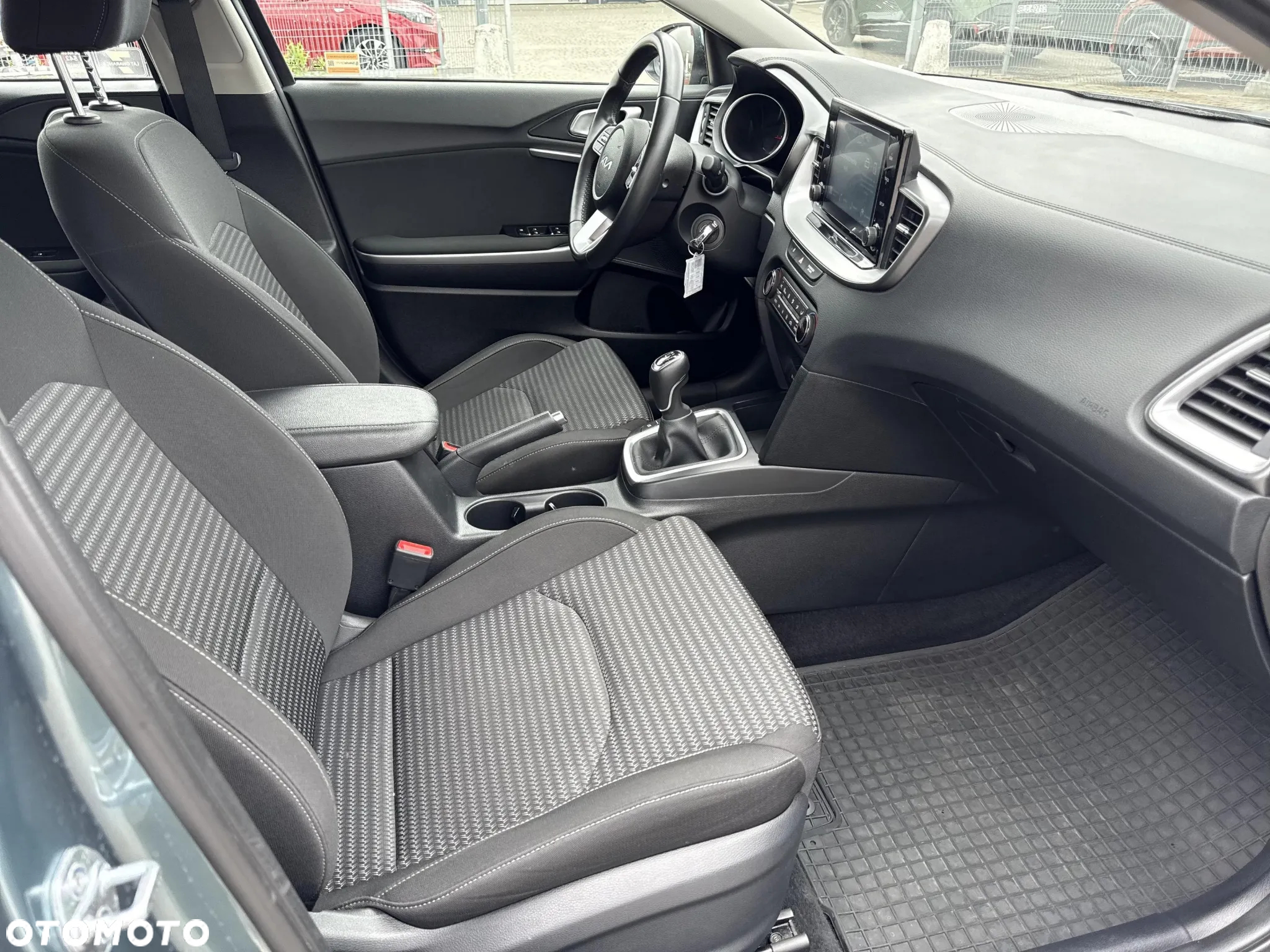 Kia Ceed 1.5 T-GDI M - 26