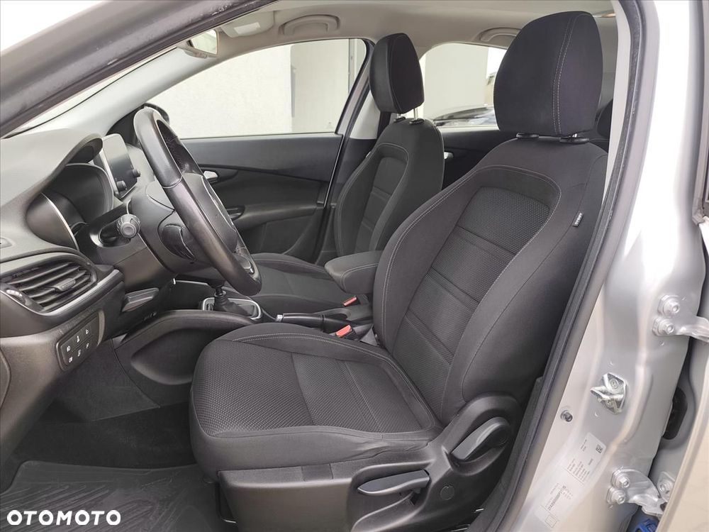 Fiat Tipo 1.4 16v Lounge EU6d - 10