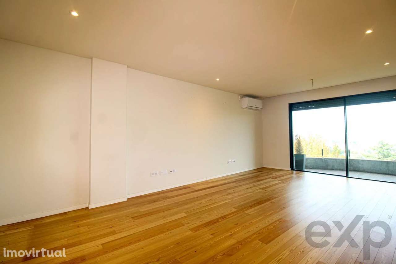 Apartamento T2 no Empreendimento Plaza Dom Henrique – Design Moderno e - Grande imagem: 3/60