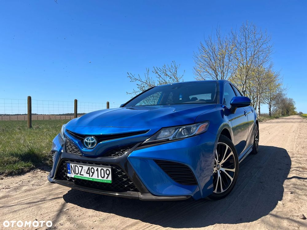 Toyota Camry - 1