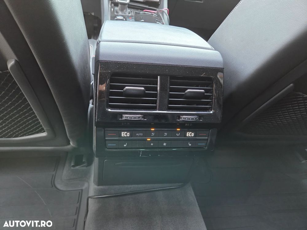 Volkswagen Touareg V6 TDI 4MOTION R-Line - 10