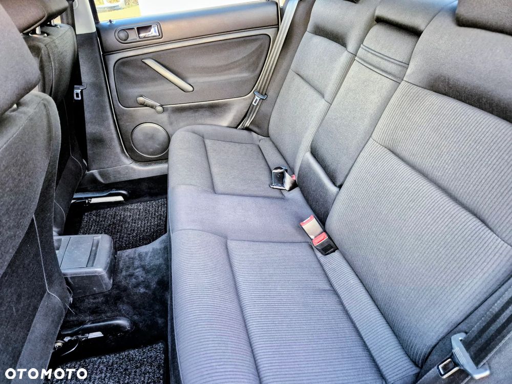 Volkswagen Passat 1.6 Comfortline Family - 14