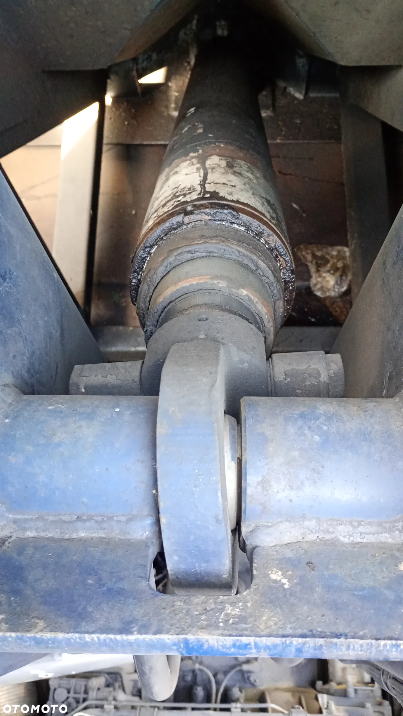 FV. Długi Siłownik  Hydrauliczny dwustronnego działania Obudowa fi 105 mm TŁOK FI 60 mm Rozłożony 226 cm Złożony 140 cm Skok 86 cm Wysuw MASYWNY MOCNY - 8